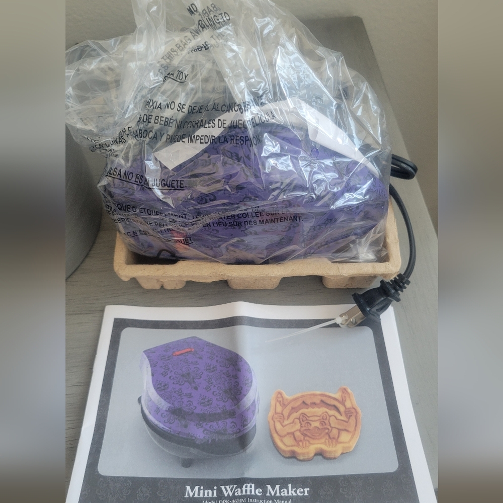 Disney Haunted Mansion Waffle Maker - Black and Purple New in Box - Picture 3 of 5